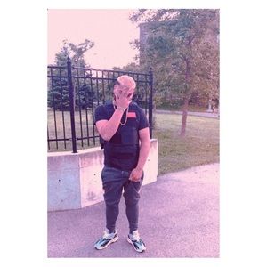 Meet your Posher, Leo